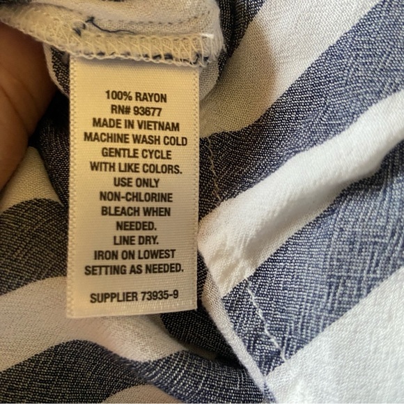 A.N.A. A New Approach Women PS Blouse V-Neck Roll Tab Sleeve 100% Rayon Striped - Picture 5 of 5